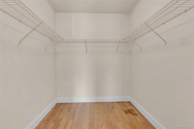 Building Photo - 31 Maple St