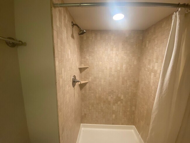 Building Photo - Beautiful 3 Bedroom House right across fro...