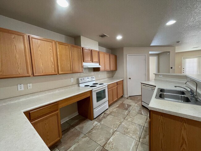 Building Photo - BEAUTIFUL 4 BR W/ MASTER DOWN*HARDWOOD FLOORING IN DINING/ENTRY, LIVING ROOM, MASTER BR AND MASTE...