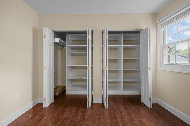 Building Photo - 6423 New Market Way