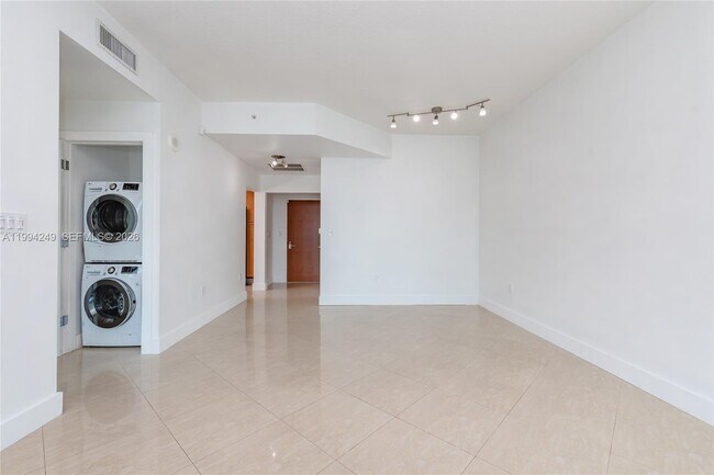 Building Photo - 31 SE 5th St