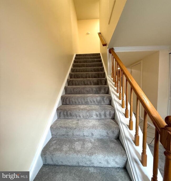 Building Photo - 5278 Lonsdale Dr