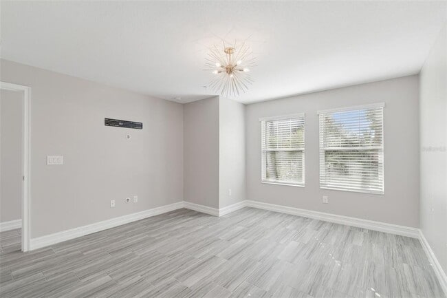 Building Photo - 4921 W Paul Ave