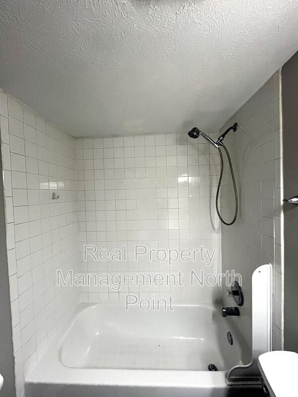 Building Photo - 3030 Steeplechase Dr