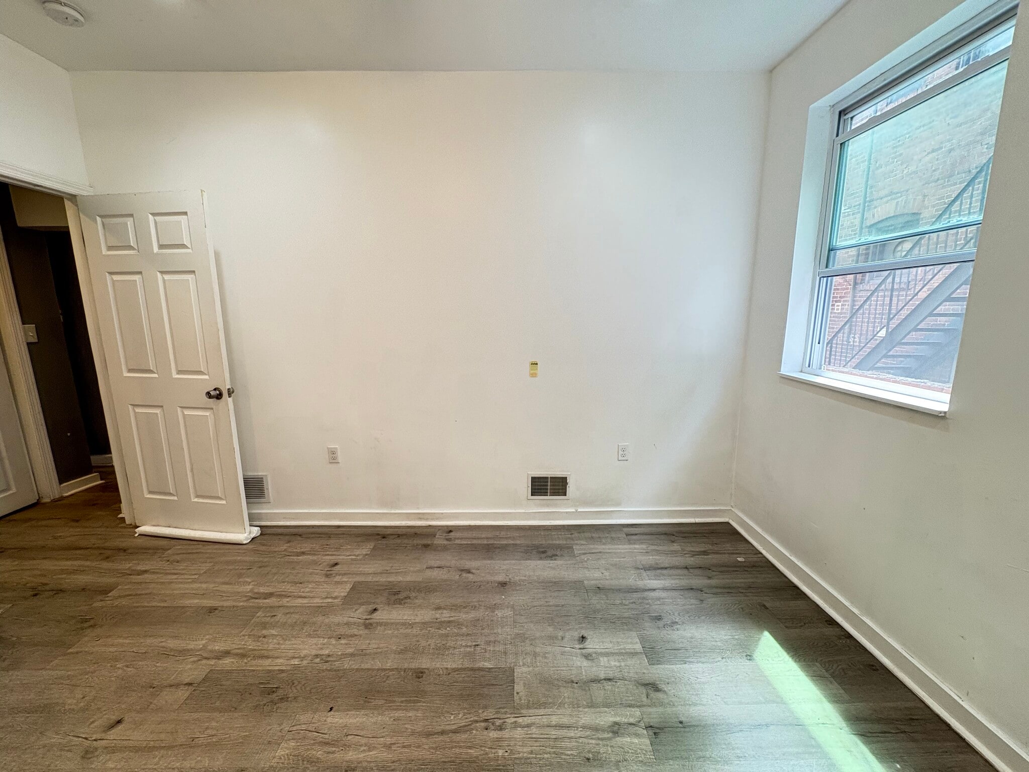 Building Photo - 5807 Hobart St