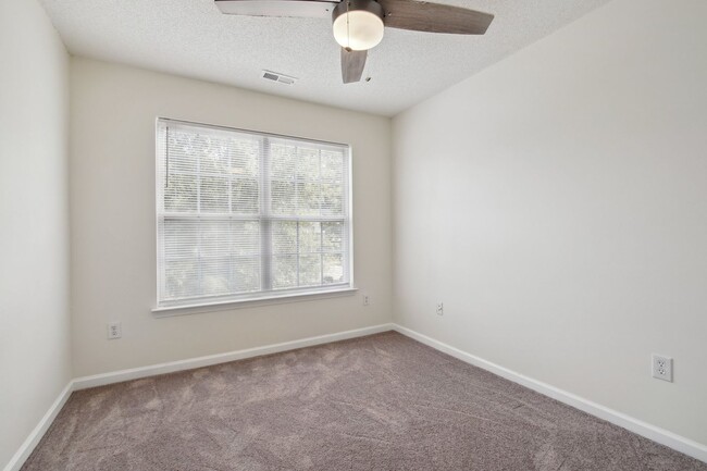 Building Photo - 3 Bedroom Townhome in Raleigh