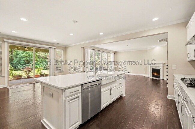 Building Photo - 145 Barclay Dr