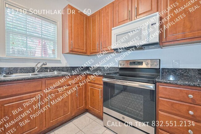 Building Photo - 11710 Southlake Dr