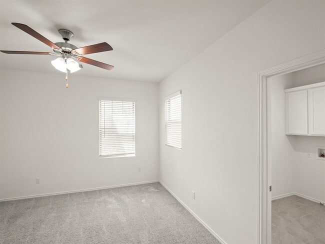 Building Photo - 605 Golden Glory Rd