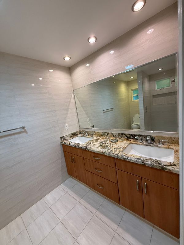 Building Photo - 5906 Graves Ave