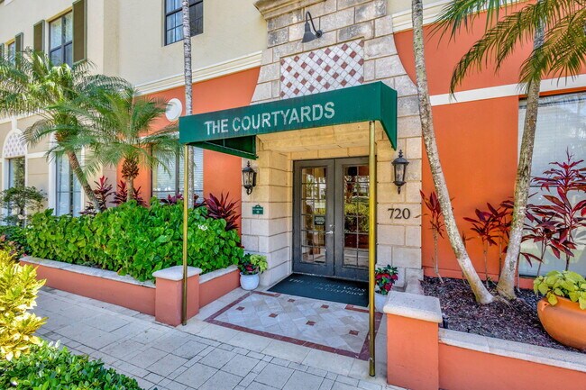 Building Photo - 720 S Sapodilla Ave