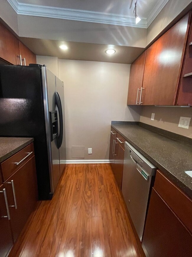 Building Photo - COMING IN AUGUST! Attractive Condo, Lots o...