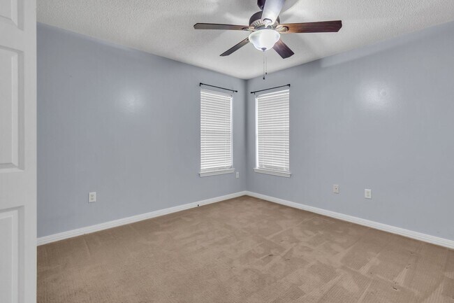 Building Photo - South Crestview Ranch on Cul-de-sac