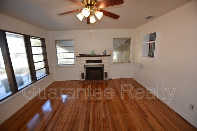 Building Photo - 609 SE 31st Ave