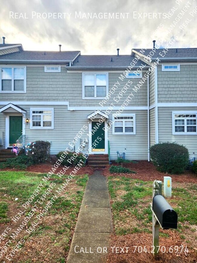 Building Photo - **MOVE IN SPECIAL!**Charming 2BR/2.5BA tow...