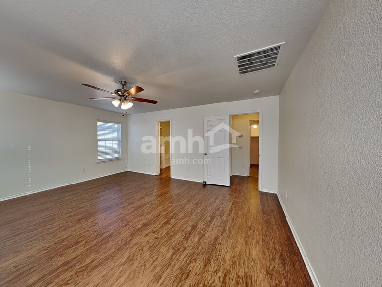 Building Photo - 2203 Terrell Dr