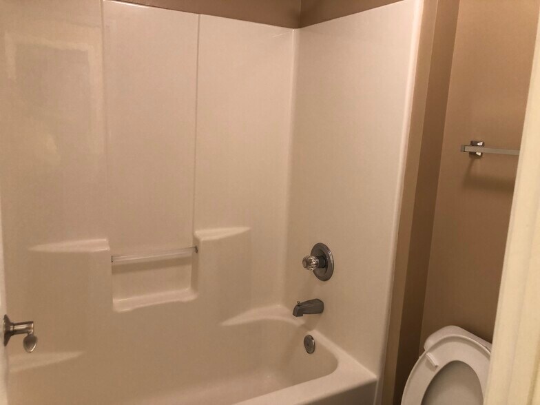 Building Photo - 1517 Laurel Ave