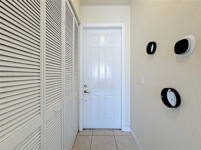 Building Photo - 2935 SE 1st Dr