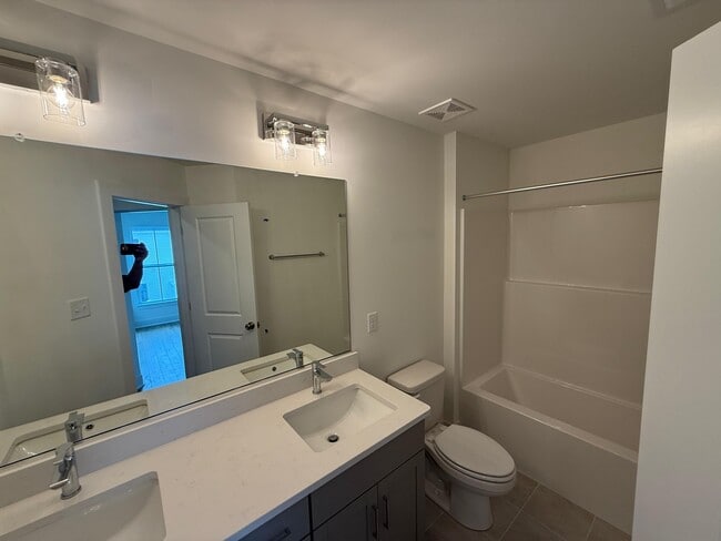 Building Photo - 15342 Oasis Sun Aly