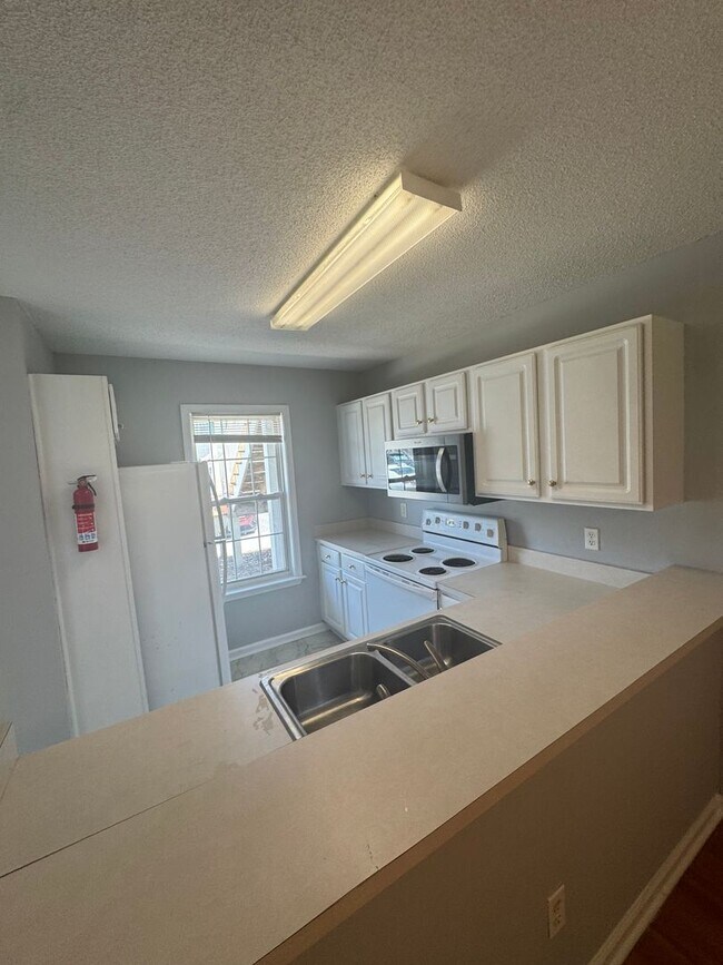 Building Photo - McClelland Drive Unit 102