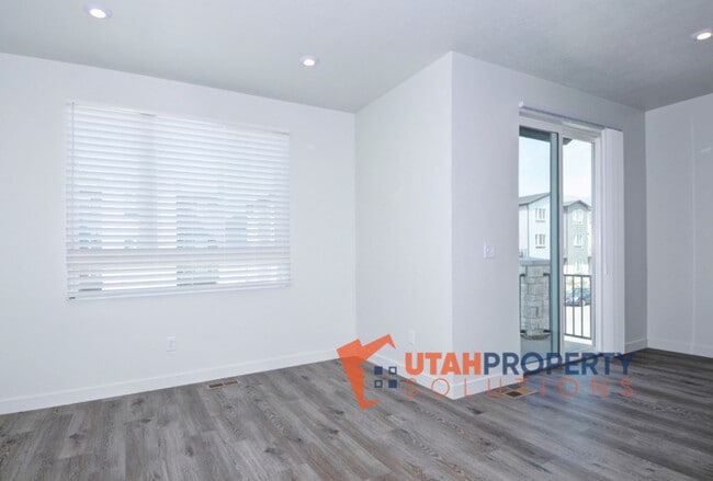 Building Photo - 1032 W 430 S
