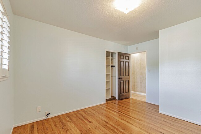 Building Photo - Elegant and Spacious 4Bedroom Sunnyvale Home