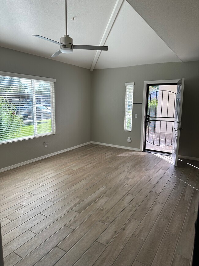 Building Photo - Anderson Springs