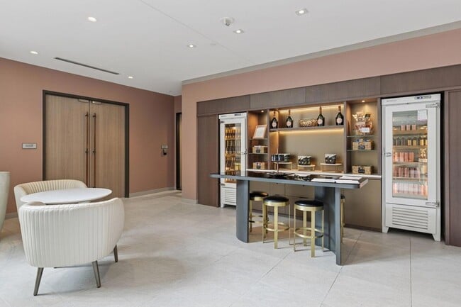 Building Photo - 201 S 11th St