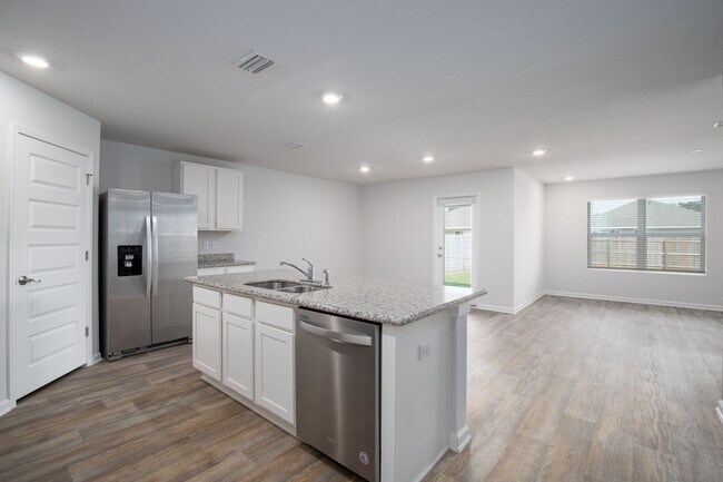 Building Photo - Welcome to your dream rental home in the c...