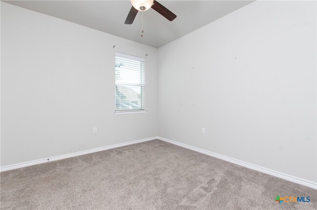 Building Photo - 121 Lafitte Dr