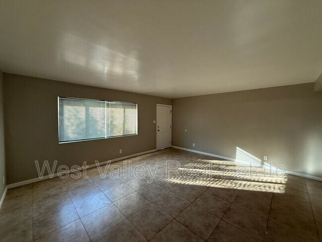 Building Photo - 606 Pierce St