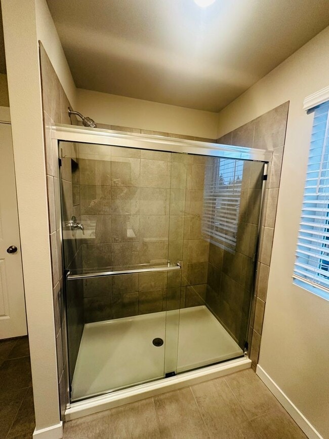 Building Photo - SHORT TERM LEASE OFFER - Newer 3-Story 3 Bedroom DR Horton Home in Lake Stickney/Everett -