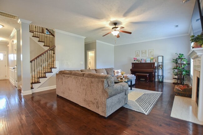 Building Photo - Pet Friendly Four Bedroom with Bonus!