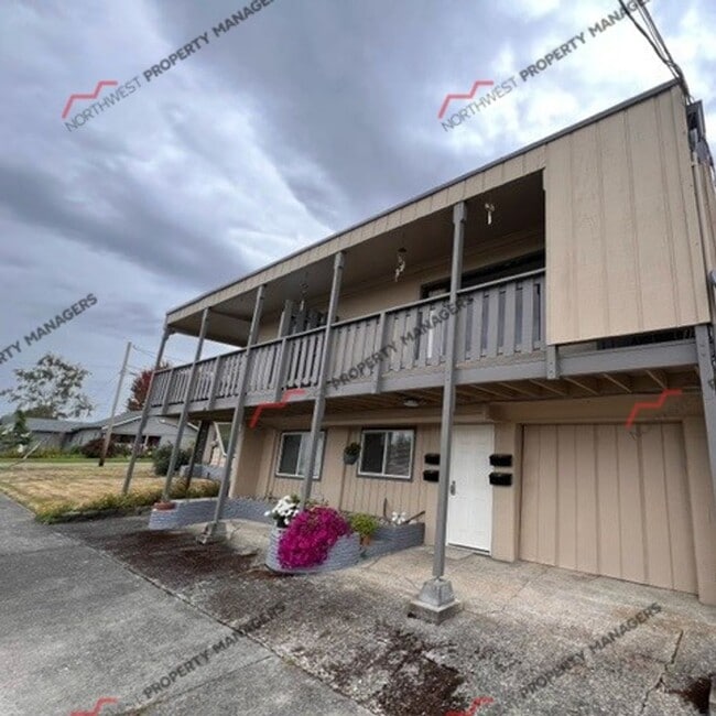 Building Photo - 1044 SW McFadden Ave