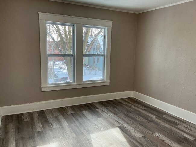 Building Photo - 3 Bedroom Single Family Home