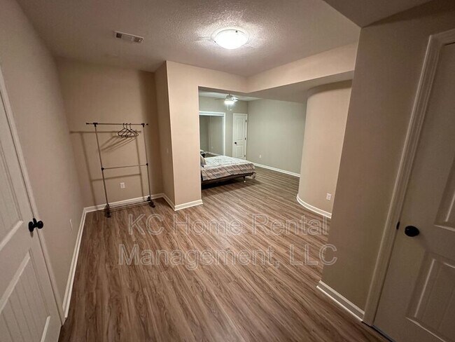 Building Photo - 2807 NE Sonora Valley Dr