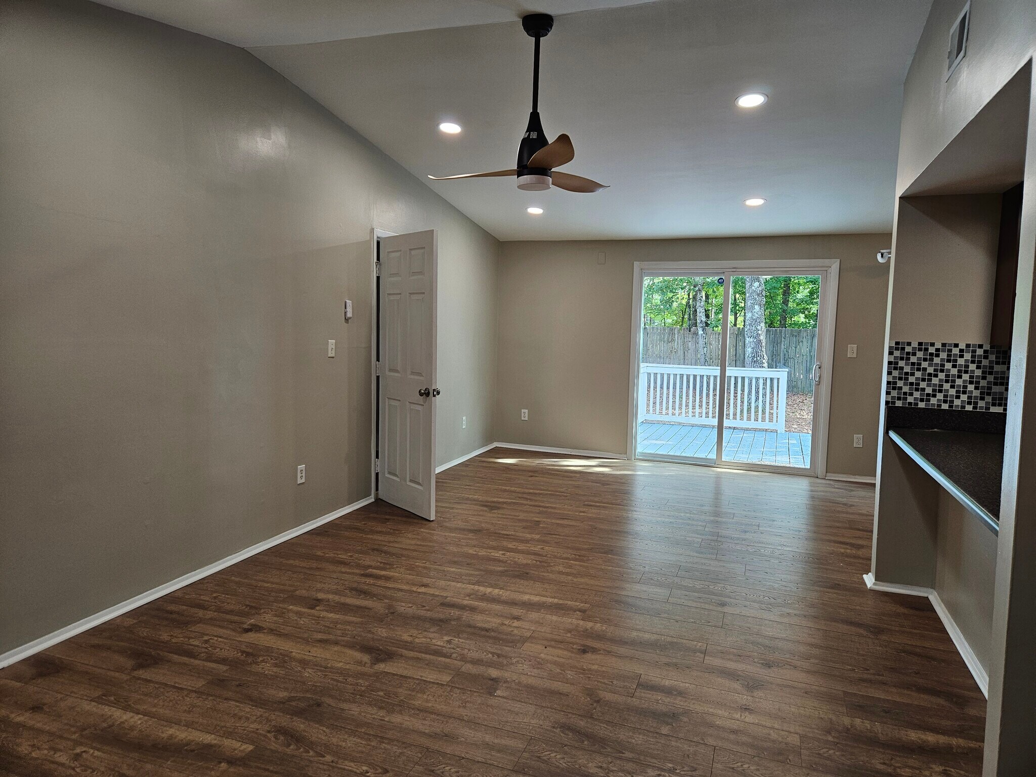 Building Photo - 182 Forestview Cir
