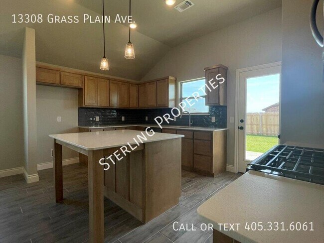 Building Photo - 13308 Grass Pln Ave