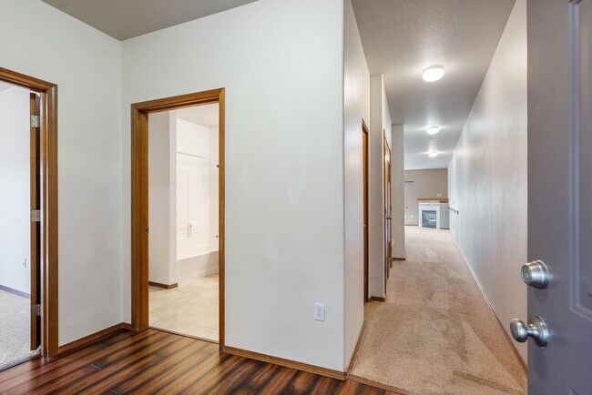 Building Photo - Immaculate 2-bdrm/2-bath, 2nd-floor, corner-unit condo in Bethany Village.  In-unit laundry, deed...