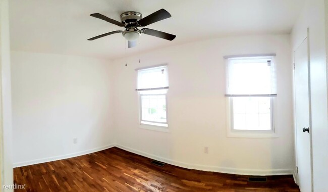 Building Photo - 3 br, 1.5 bath Townhome - 2601 Wayside Dr