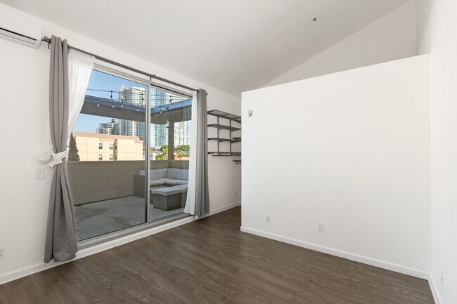 Building Photo - 908 G St