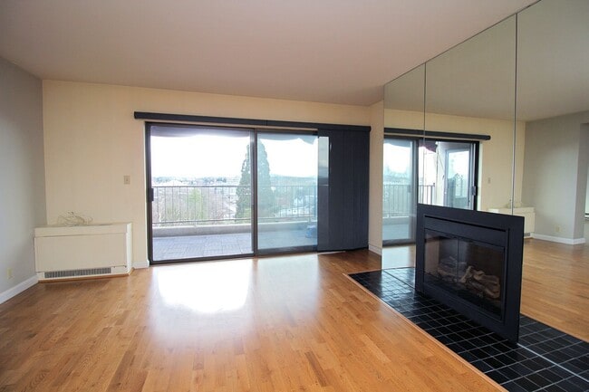 Building Photo - 2309 SW 1st Ave