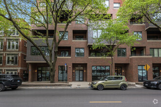 Building Photo - 1937 W Diversey Pkwy