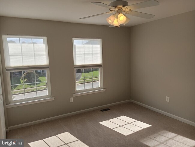 Building Photo - 345 Silver Ridge Dr
