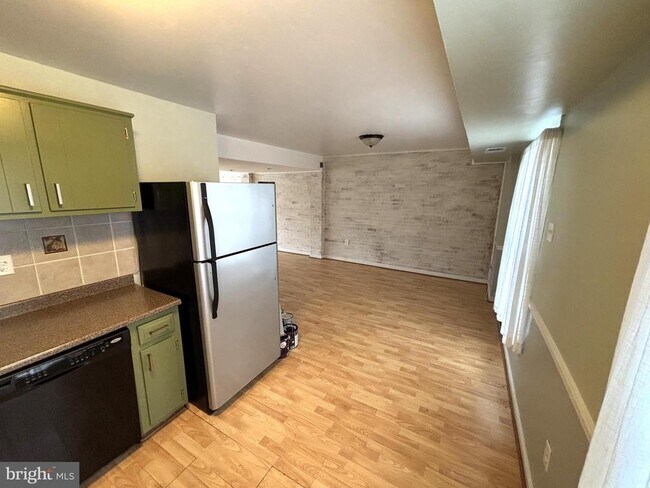 Building Photo - 8104 Oaklake Ct