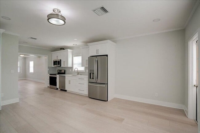 Building Photo - 320 NW 6th Ave