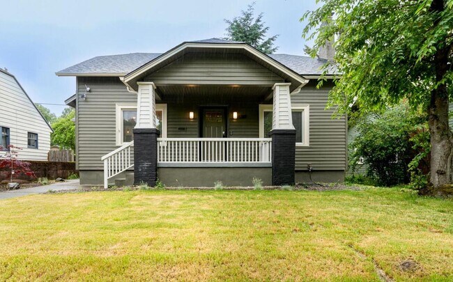 Building Photo - 6389 N Commercial Ave