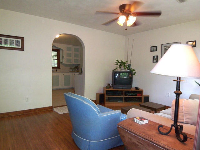 Building Photo - 117 Bicknell St