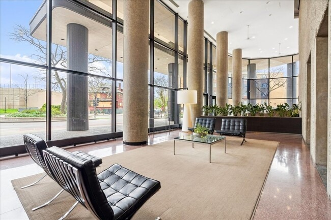 Building Photo - 5415 N Sheridan Rd