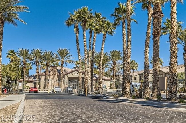 Building Photo - 8000 W Badura Ave